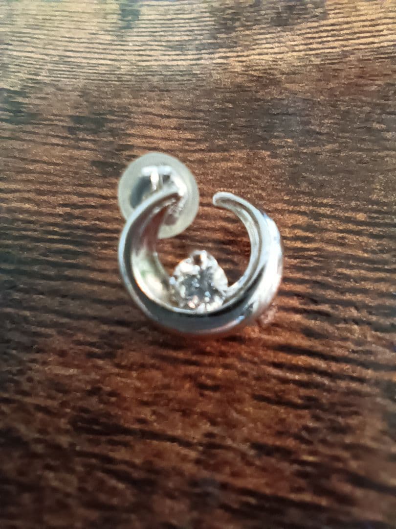 K18スワールデザイン ダイヤモンド付きピアス(片耳用)