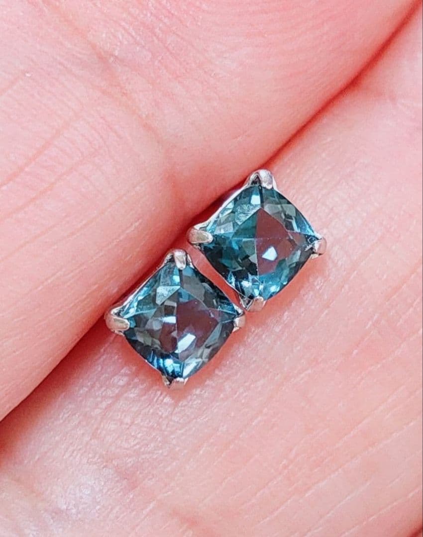 未使用品 pt900 天然ロンドンブルートパーズ ピアス