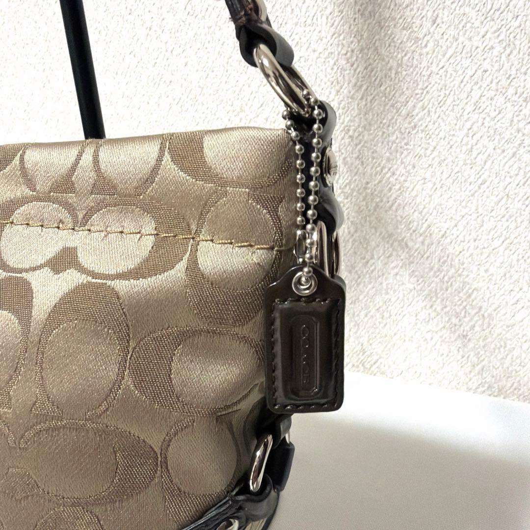 未使用級 COACH コーチ スタッズ アクセサリーポーチ ハンドバッグ