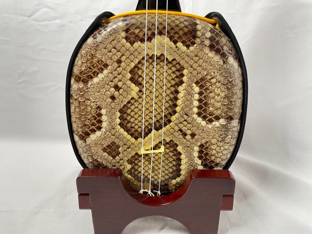 沖縄三線 紫檀棹 本皮1枚張り 高級モデル