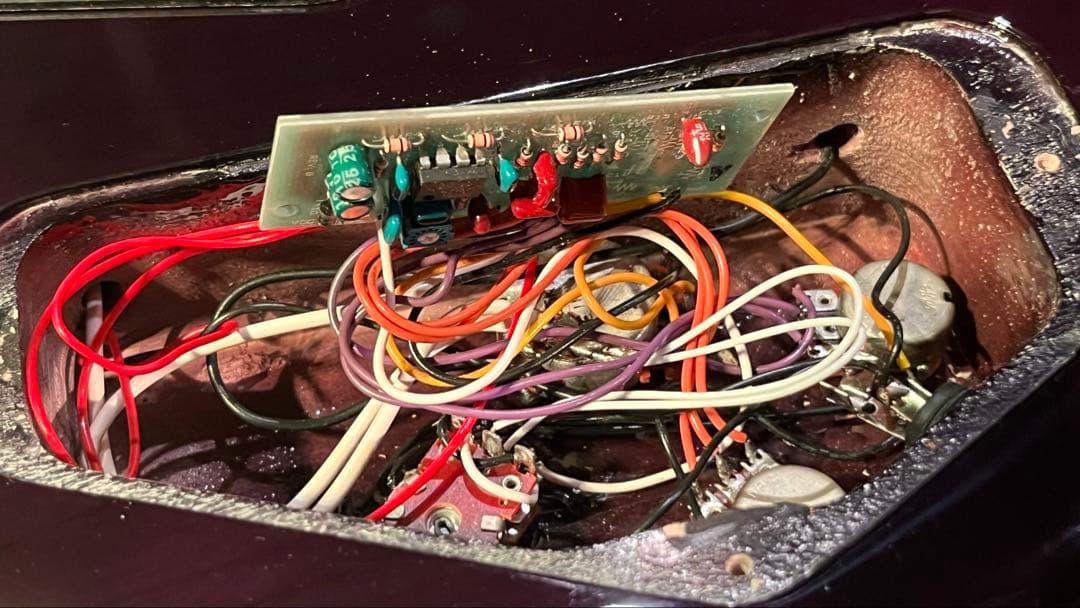 フェルナンデス FRB-75？ EMG搭載！