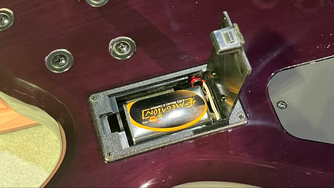 フェルナンデス FRB-75？ EMG搭載！