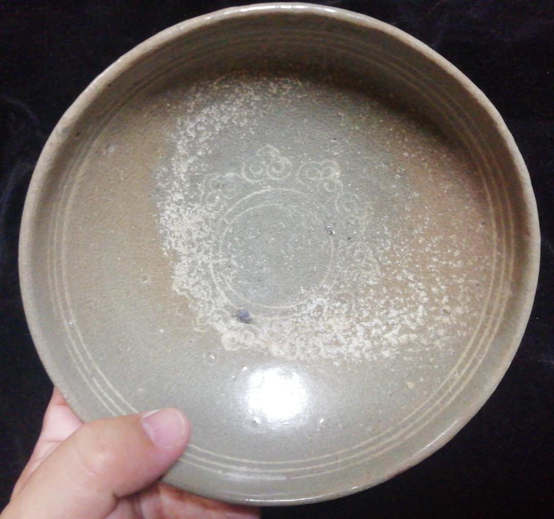 高麗青磁象嵌茶碗