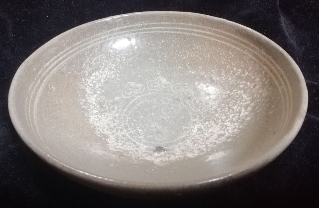 高麗青磁象嵌茶碗