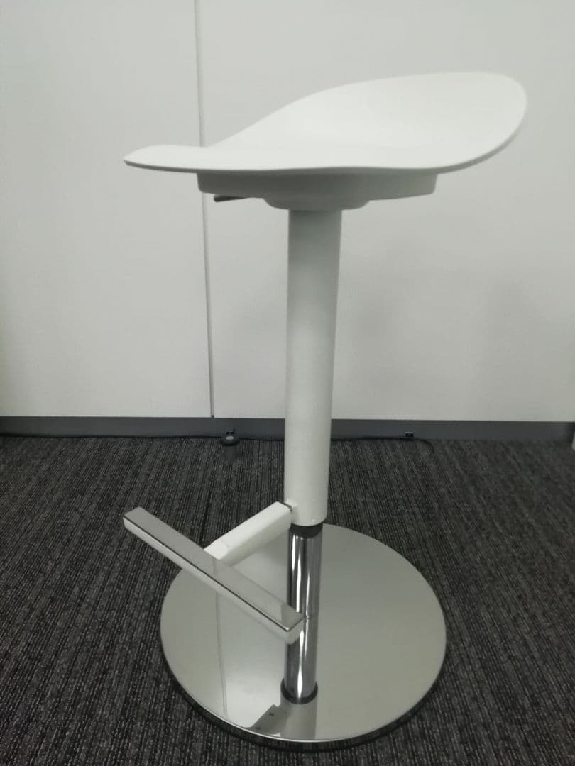 JANINGE ヤニンゲ カウンターチェア（ホワイト）