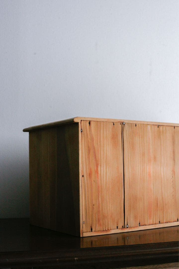 ショーケース　ガラス戸　無垢材　杉材　飾り棚　展示棚　古家具　古道具