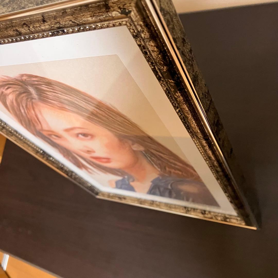 女優画④ 額装品　額縁寸法32.7㎝×24.0㎝×1.5㎝　色鉛筆画　定款付