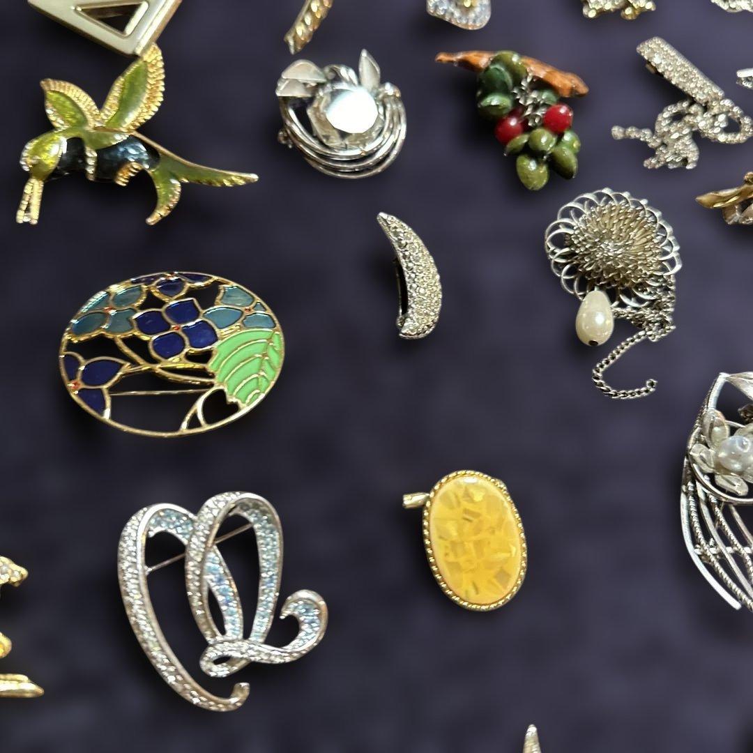 【vintage】多様なデザインのブローチセット　130点以上　まとめ売り