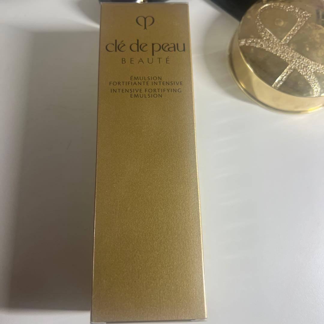 クレ・ド・ポーボーテ　エマルションアンタンシヴ　夜用乳液