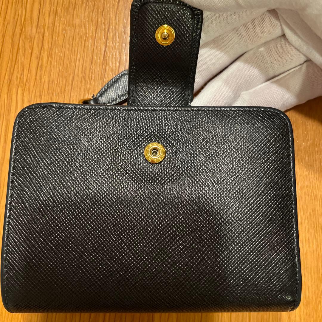 PRADA ブラックレザー 二つ折り財布