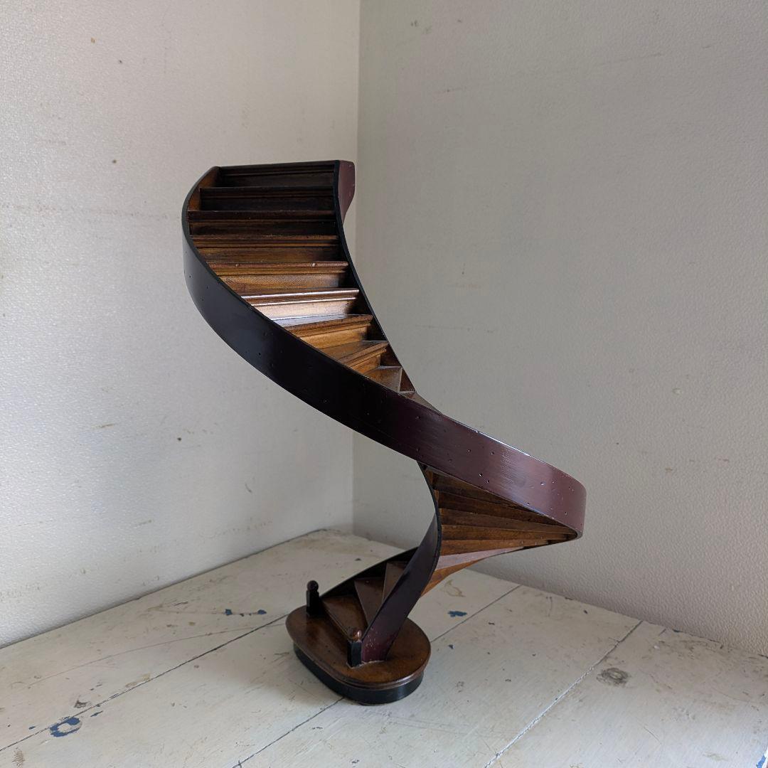 小さな螺旋階段　アンティーク　ビンテージオブジェ　高さ48cm ヒグチユウコ