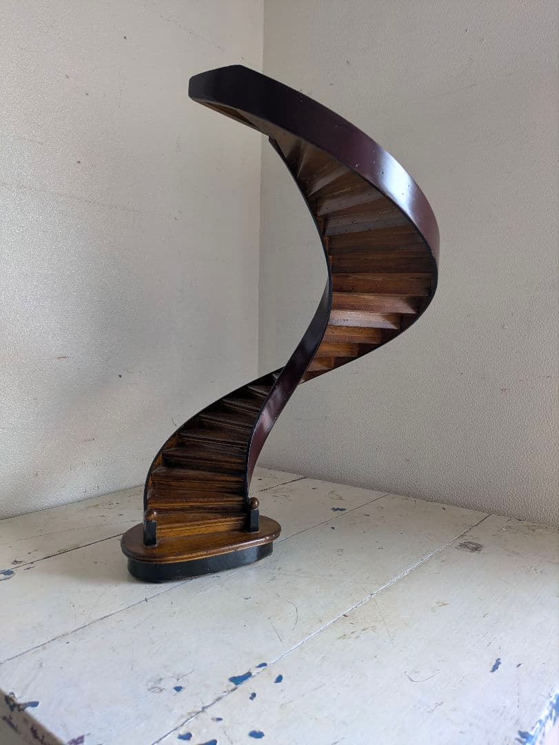 小さな螺旋階段　アンティーク　ビンテージオブジェ　高さ48cm ヒグチユウコ