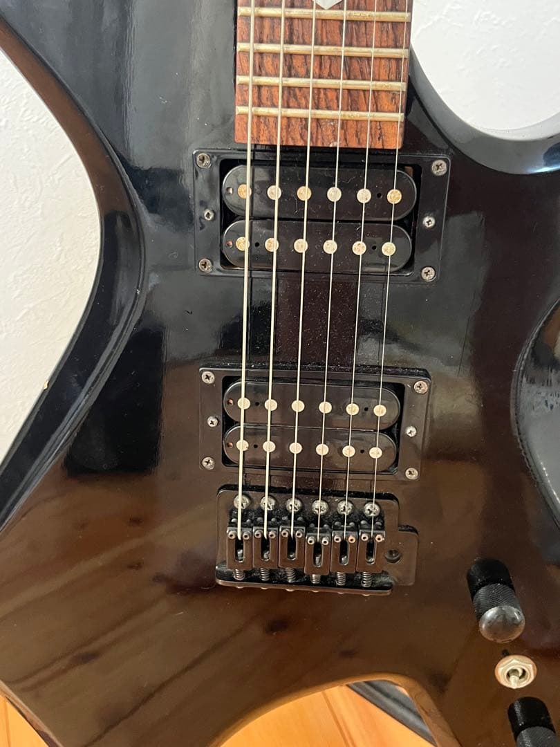 【ふぐたアナゴさん】送料込‼️ 変形ギター 音出し確認済 黒 モッキンバード