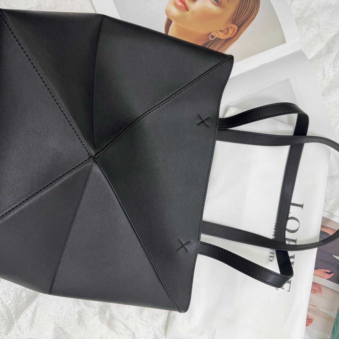 【人気です】ブラックレザー ショルダーバッグ