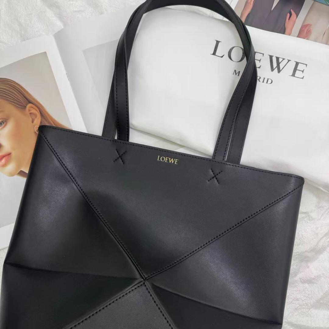 【人気です】ブラックレザー ショルダーバッグ