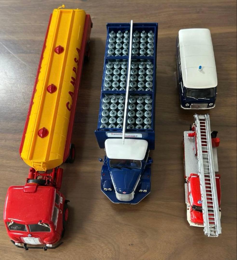 【レア】外国製：ミニカー 4台セット