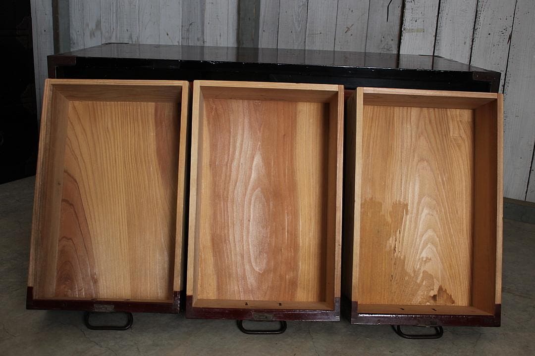 丸金具付き小抽斗3杯×欅戸の戸棚　庄内箪笥　タンス　収納　古家具　古民家時代家具