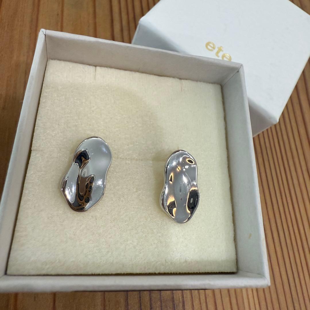 よっしー　エテ　ビーンズピアス　プラチナムカラー