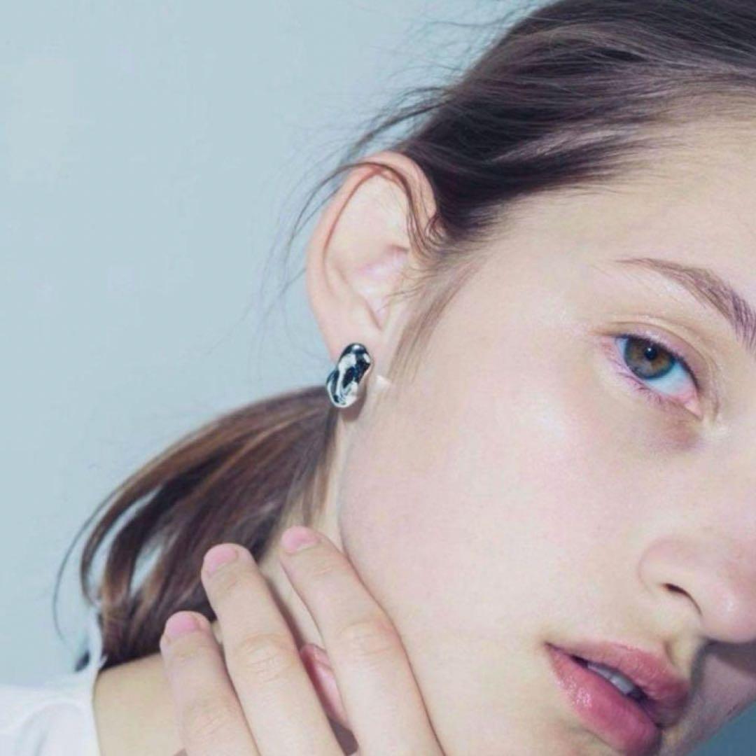 よっしー　エテ　ビーンズピアス　プラチナムカラー