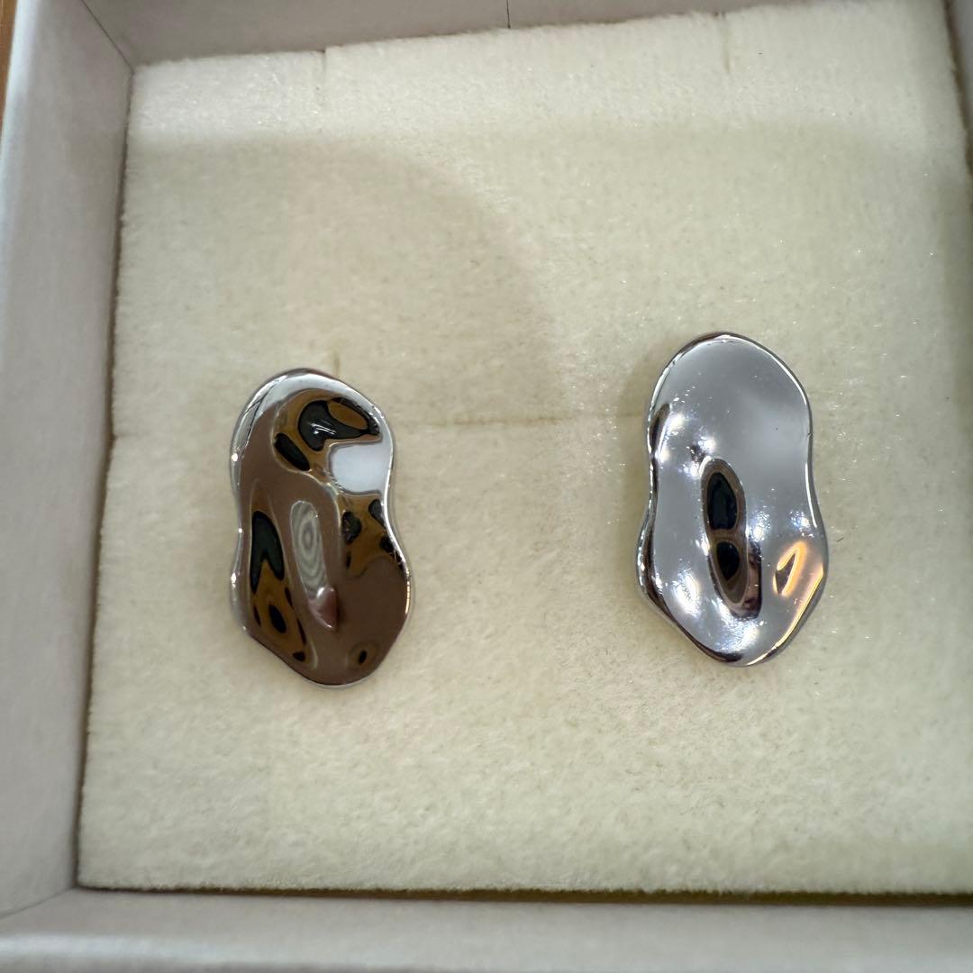 よっしー　エテ　ビーンズピアス　プラチナムカラー