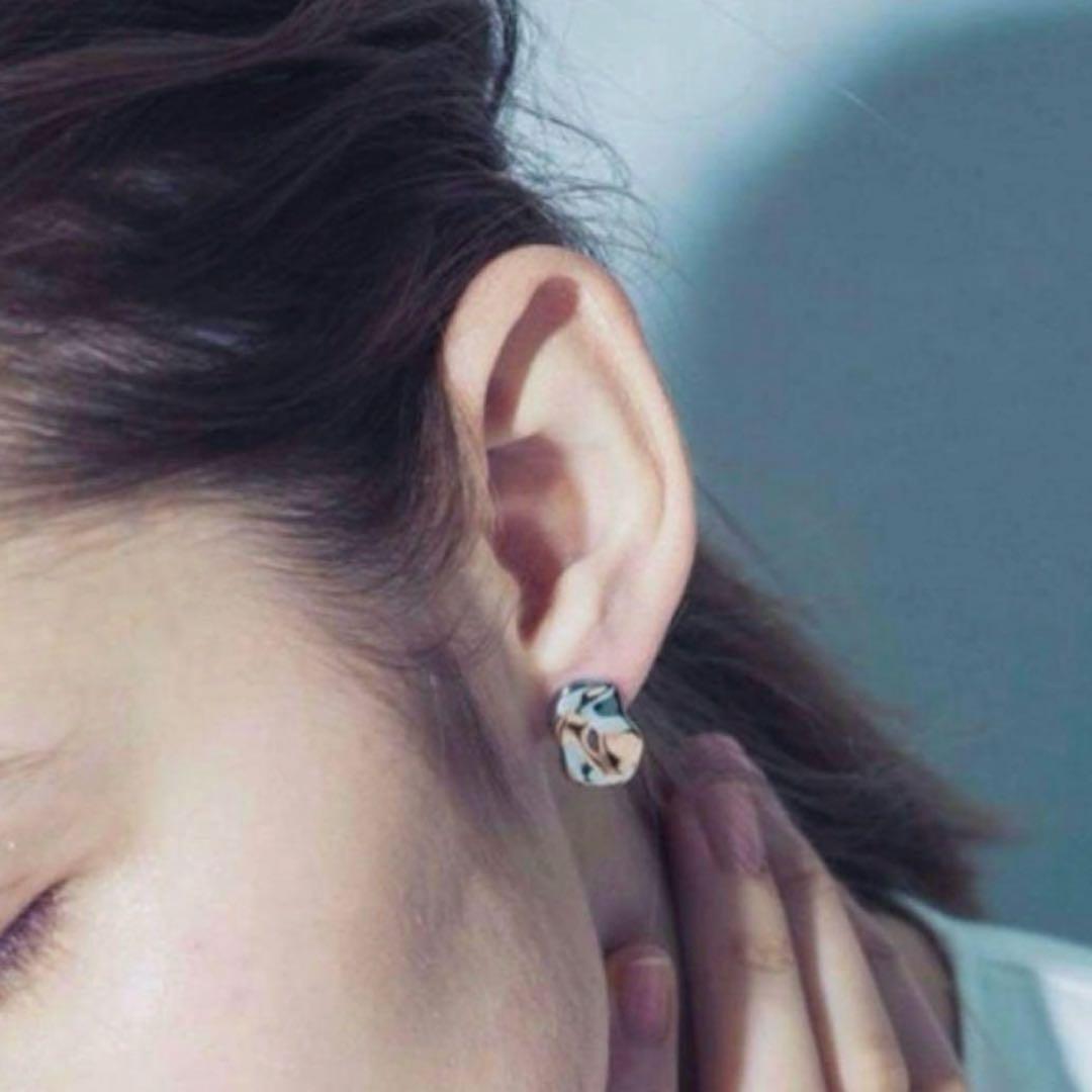 よっしー　エテ　ビーンズピアス　プラチナムカラー