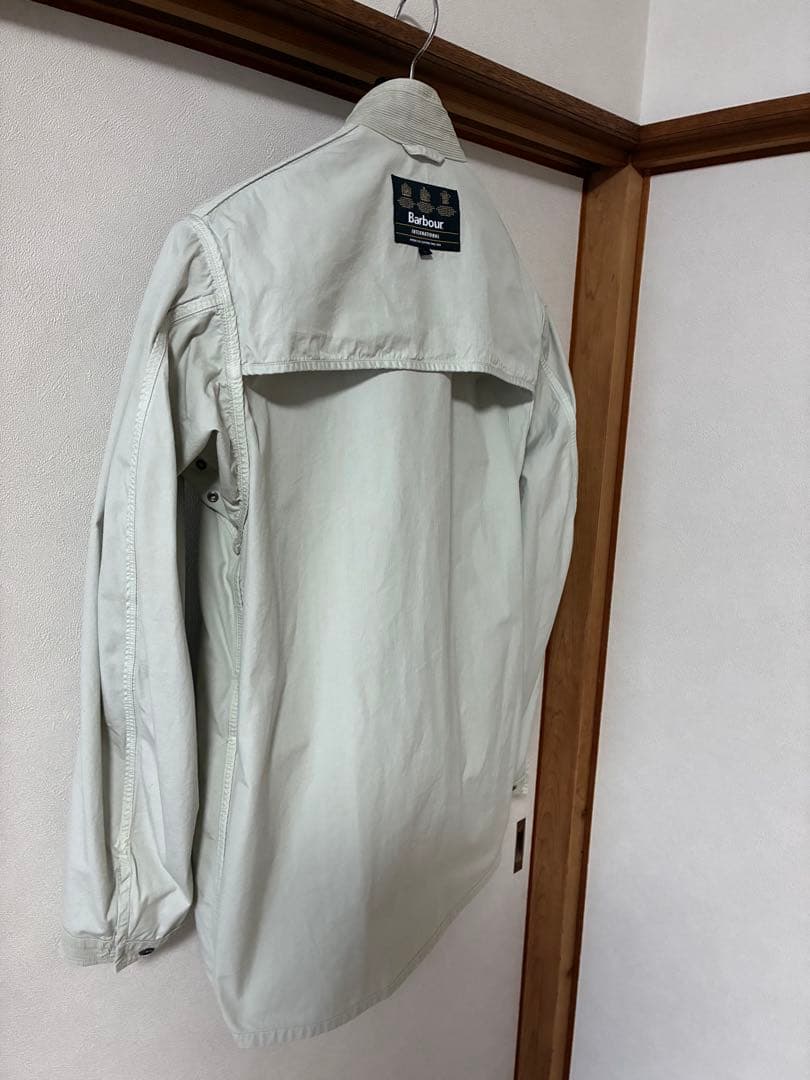 バブアー　インターナショナル　Lサイズ ライトグレー