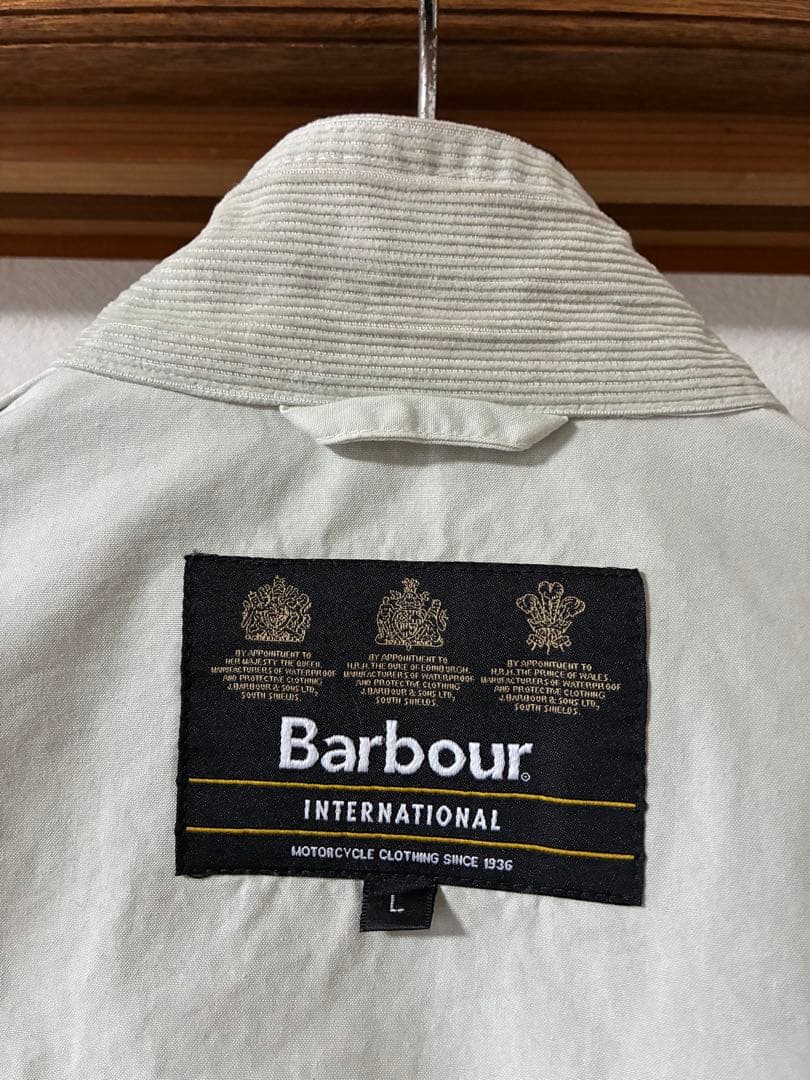 バブアー　インターナショナル　Lサイズ ライトグレー