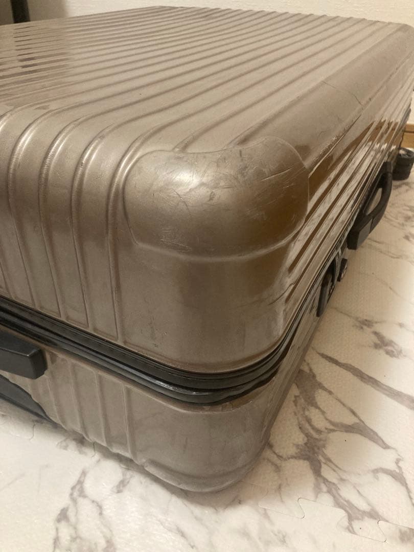 RIMOWAサルサ 97L 4輪ス ーツケース正規品　美品 軽量　金　限定　日本
