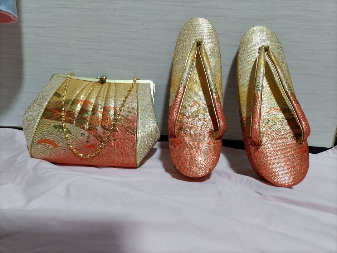 振袖セット　正絹　 白と薄紫ピンクの花柄　さが美