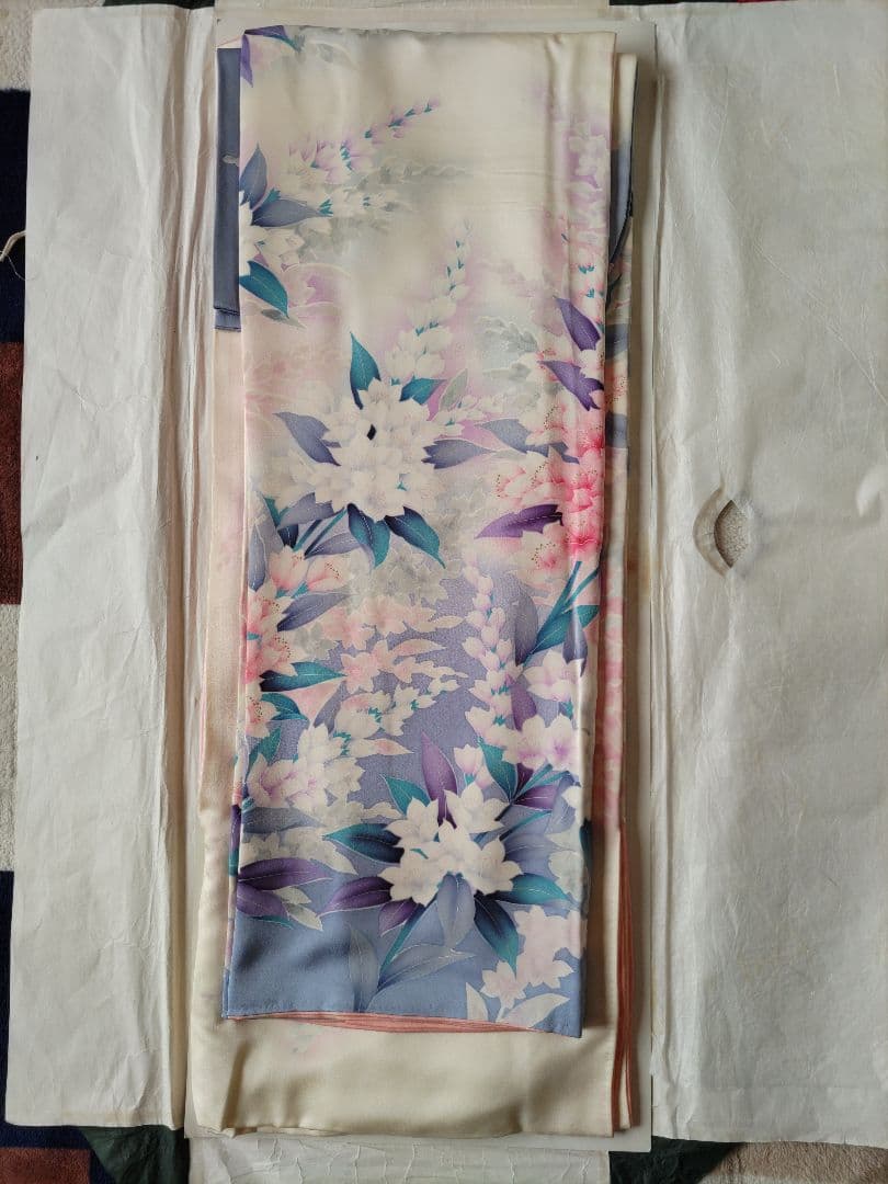 振袖セット　正絹　 白と薄紫ピンクの花柄　さが美