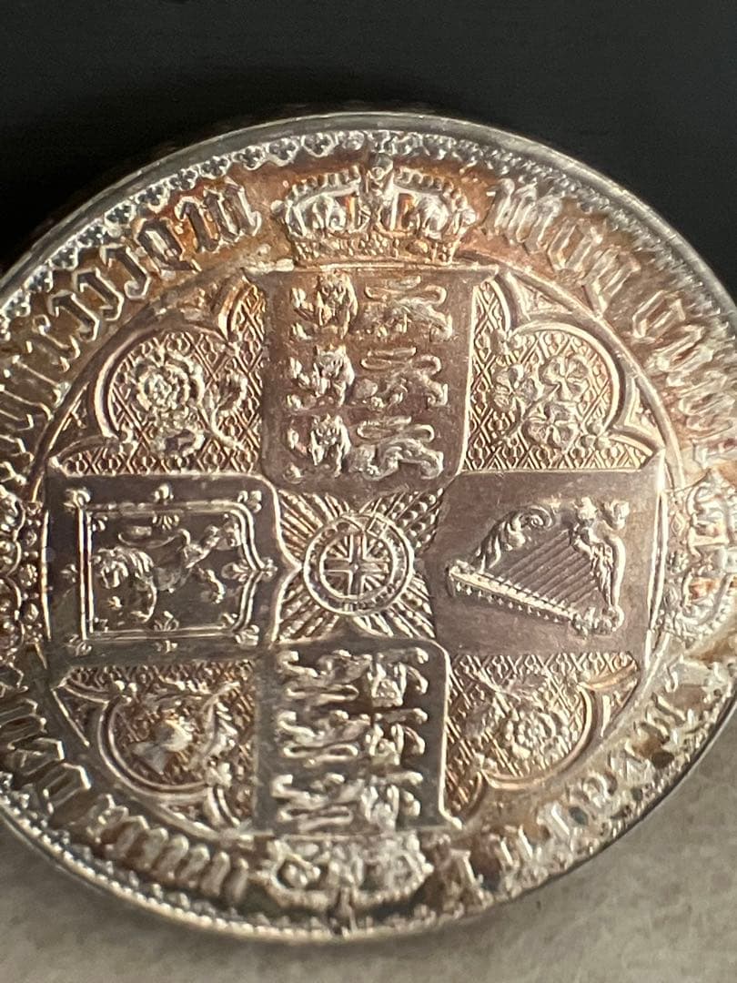 値下げ ゴチッククラウン銀貨 ビクトリア女王 1847年