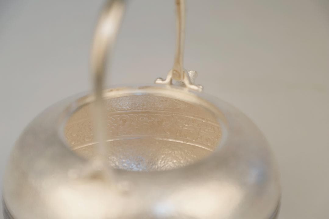 純銀製 青銅器紋 口打出 玉摘 湯沸 銀瓶 煎茶道具