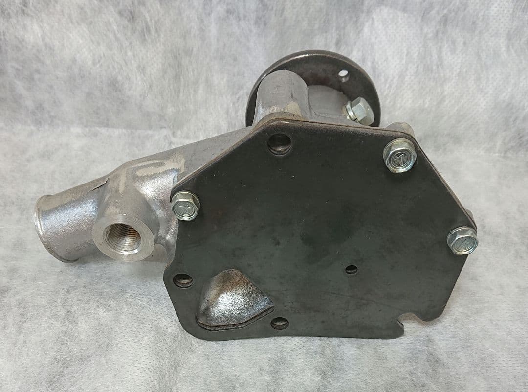 いすゞ　ベレット　　純正ウォーターポンプ