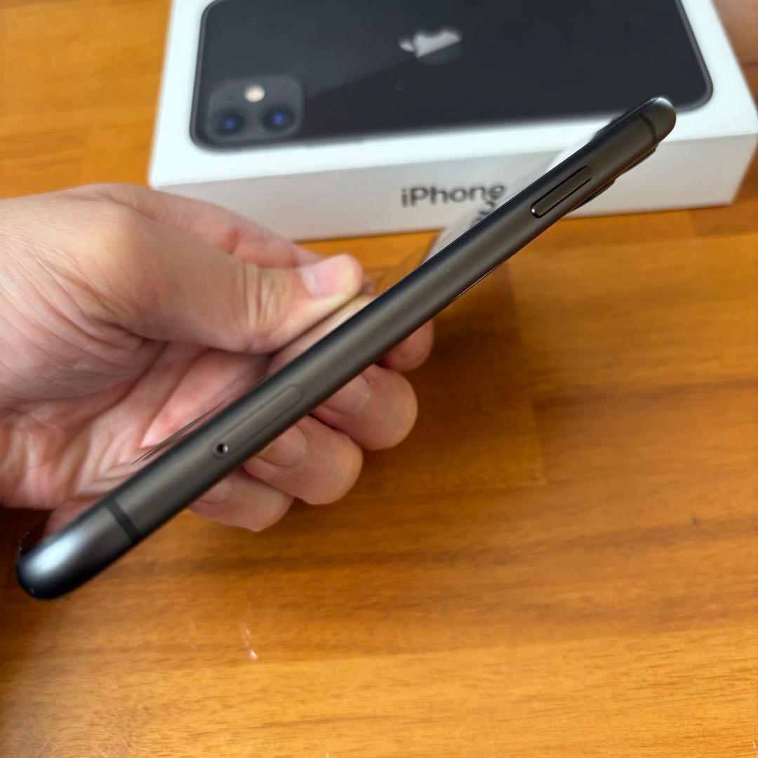 Apple iPhone 11 ブラック 本体