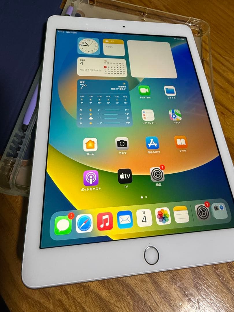 u*！様 iPad 第5世代　本体 ブルーカバー付き