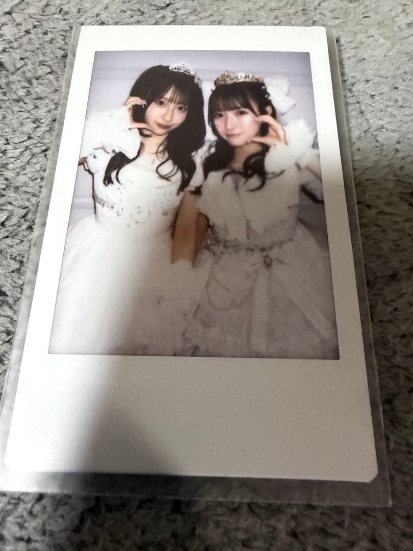 アイドル チェキ写真 白いドレス