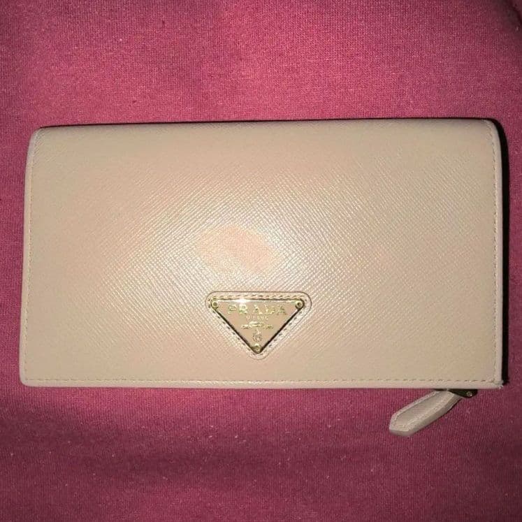 【限定値下げ】PRADA ベージュ 三つ折り財布 トライアングルロゴ