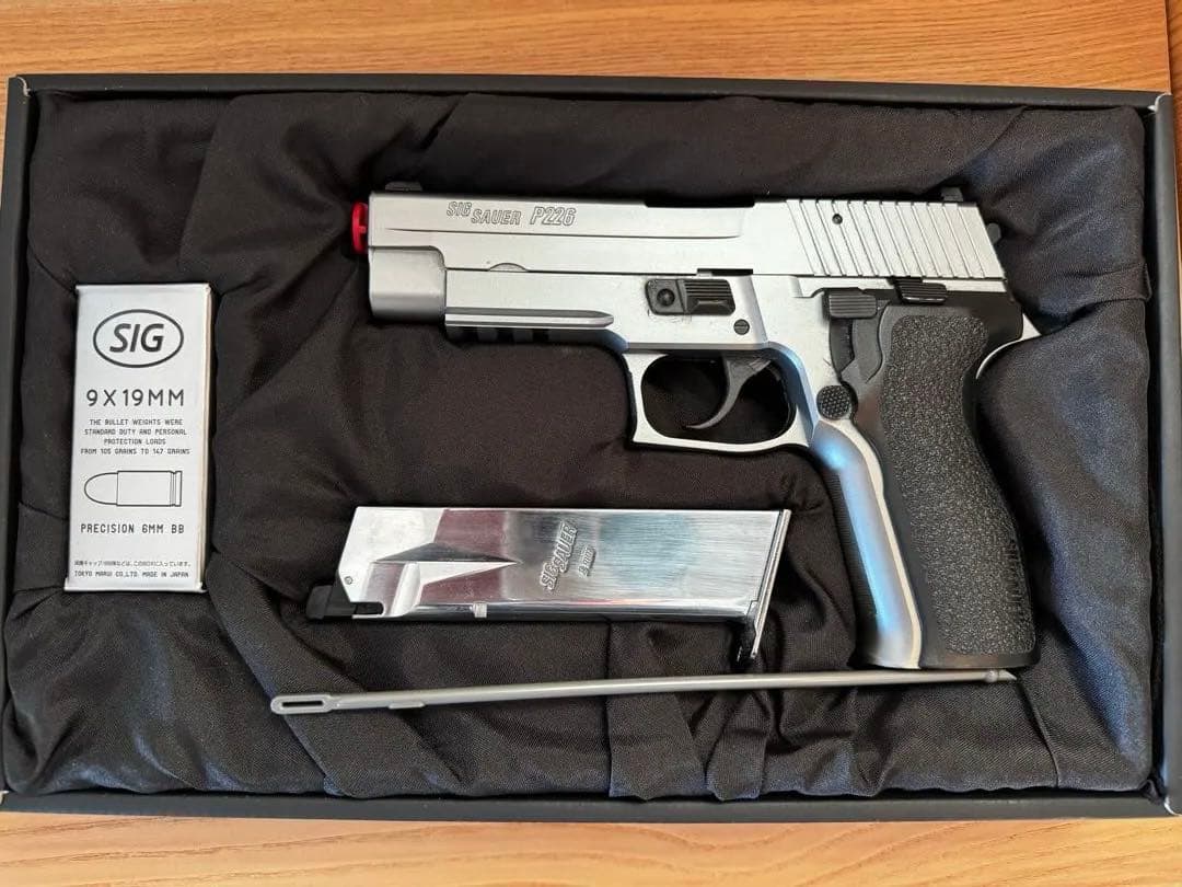 TOKYO MARUI SIG SAUER P226 E2 ステンレスモデル