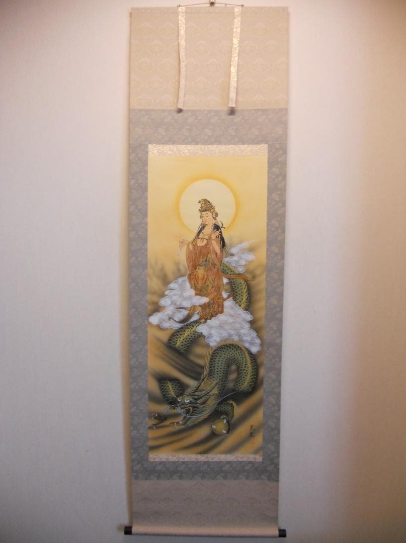 掛け軸 晃堂 龍上観音像 絹本 希少 軸装 茶道具 掛軸 美品 です。