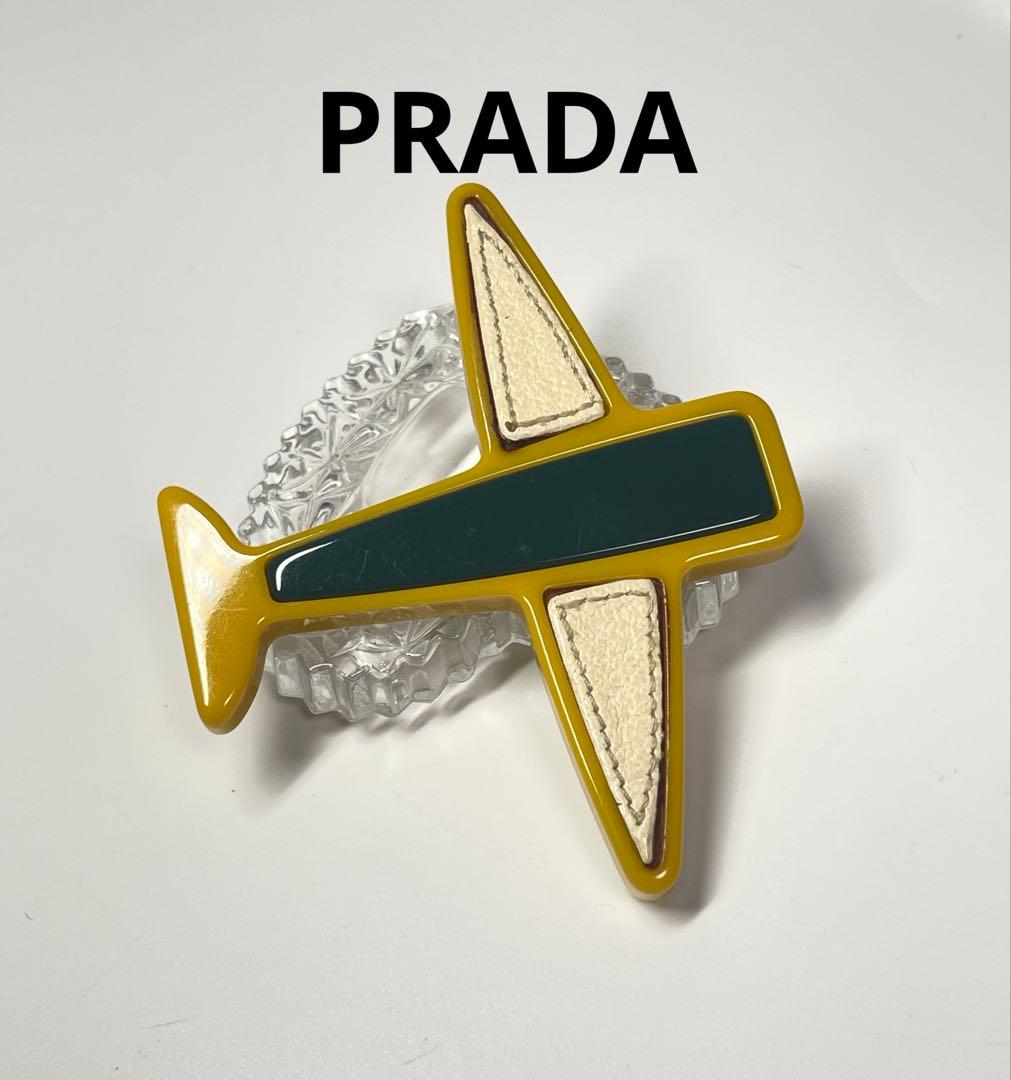 PRADA (プラダ t飛行機 ピン ブローチ