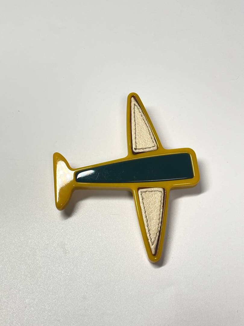 PRADA (プラダ t飛行機 ピン ブローチ