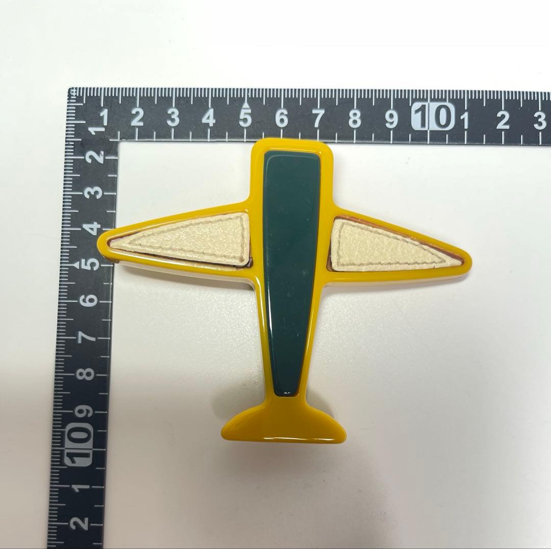 PRADA (プラダ t飛行機 ピン ブローチ