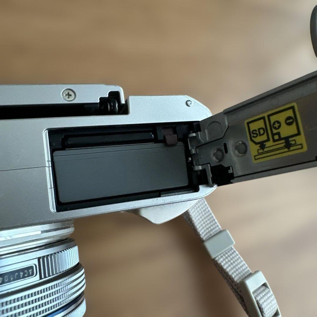 OLYMPUS PEN E-PL9 ブラウン14-42mmレンズ付き