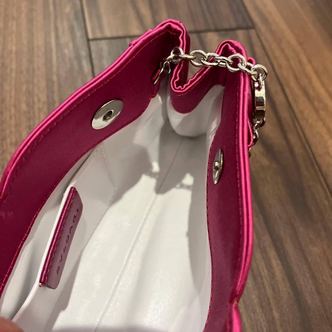 ブルガリ　BVLGARI ピンク サテンクラッチバッグ チェーンストラップ