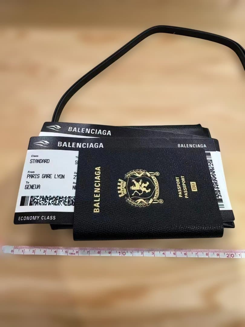 バレンシアガ パスポートケース 24FW チケット収納 正規品 箱 防塵袋付き