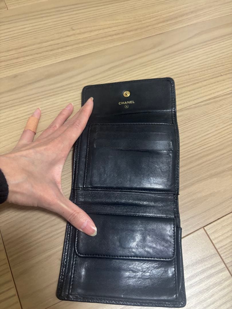 CHANELキャビアスキン財布