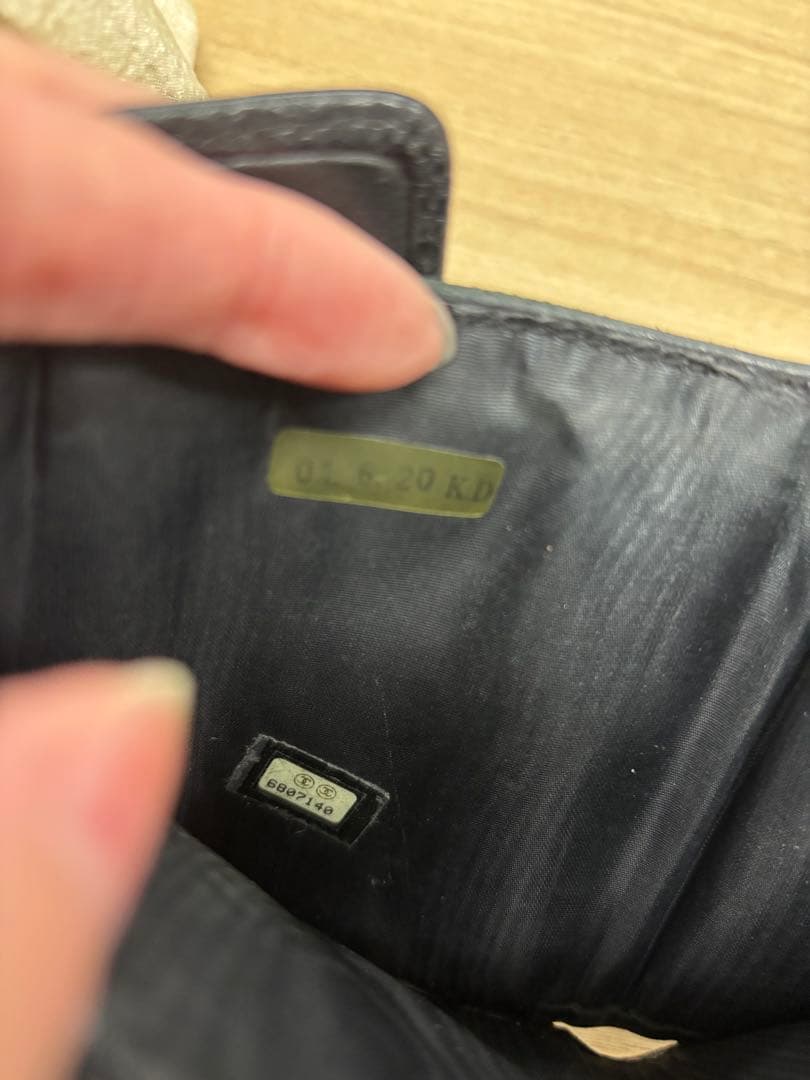 CHANELキャビアスキン財布