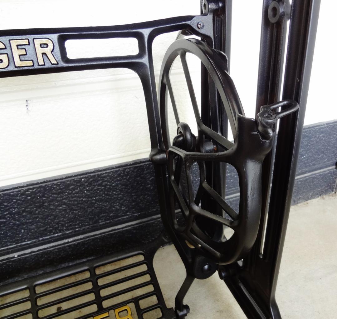 【アンティーク】SINGER　シンガー　足踏みミシン　ミシン台 　鉄製　デスク