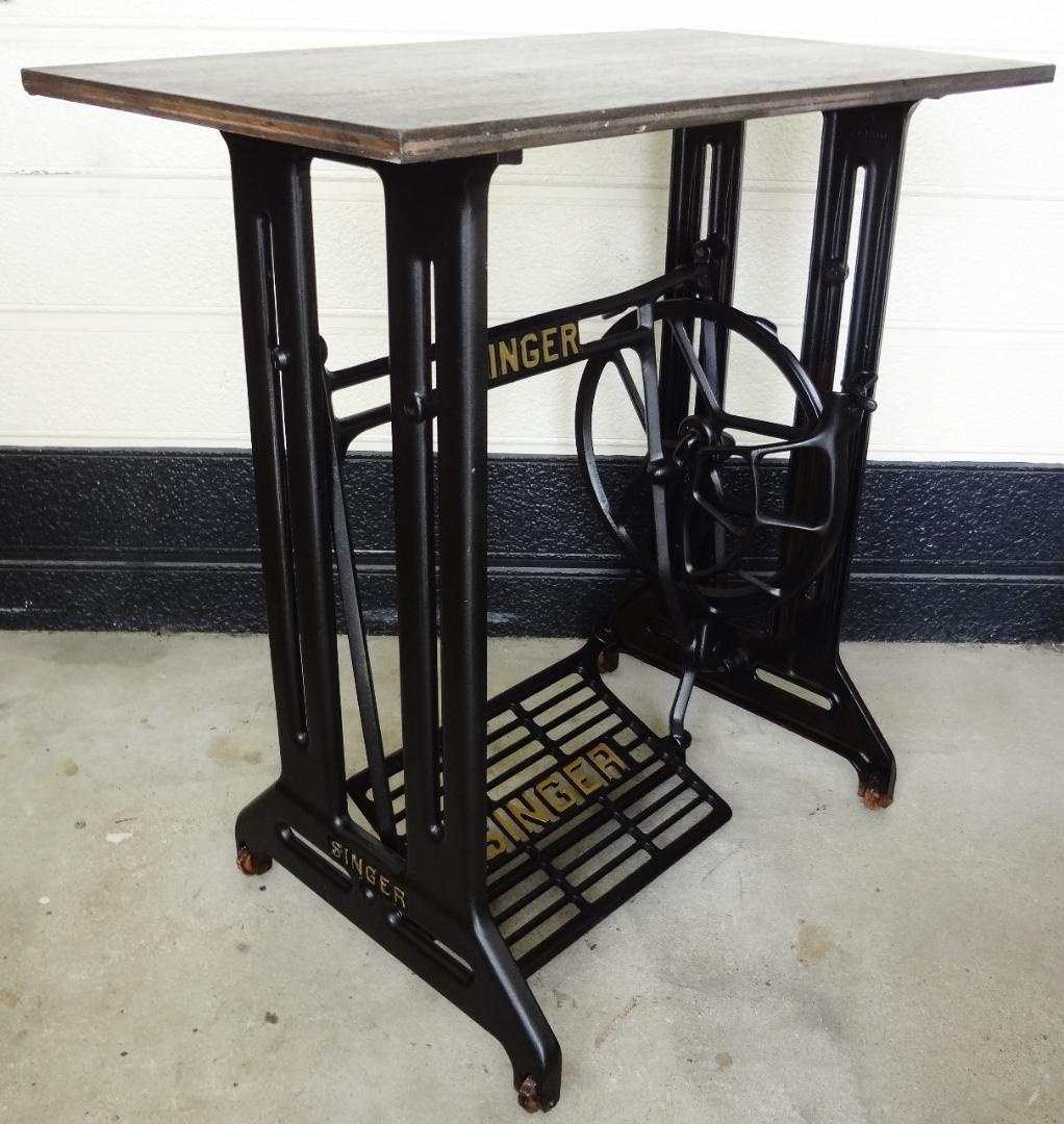 【アンティーク】SINGER　シンガー　足踏みミシン　ミシン台 　鉄製　デスク
