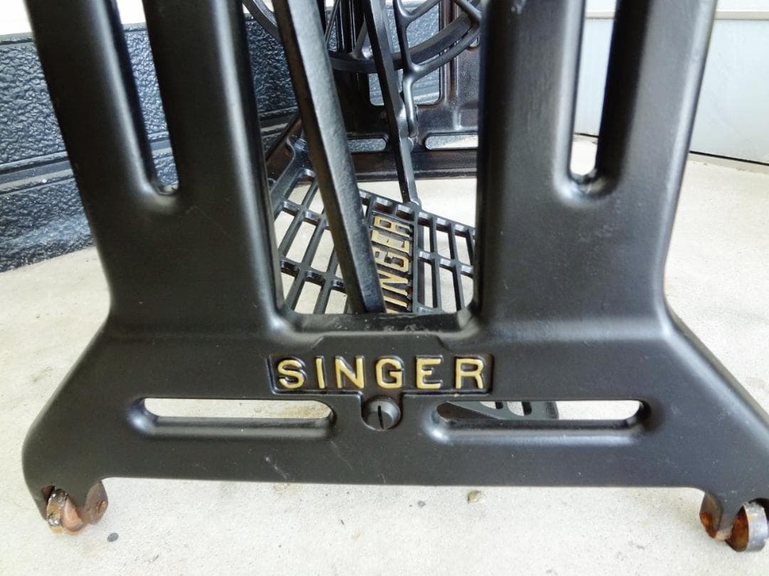 【アンティーク】SINGER　シンガー　足踏みミシン　ミシン台 　鉄製　デスク